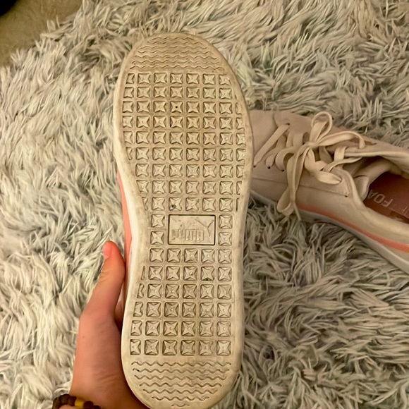 Size 9 womens. Puma shoes - Picture 2 of 3